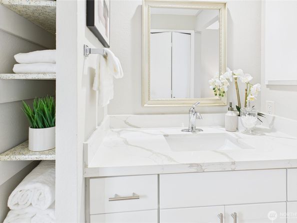 7579 Old Redmond Road 14, Redmond WA 98052