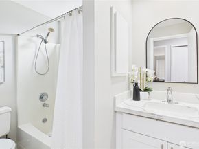 7579 Old Redmond Road 14, Redmond WA 98052