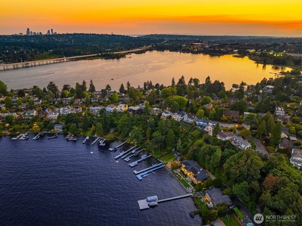 4911 NE Laurelcrest Lane, Seattle WA 98105