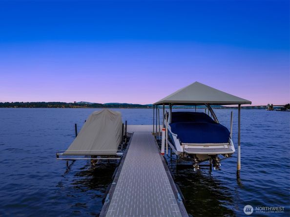 4911 NE Laurelcrest Lane, Seattle WA 98105