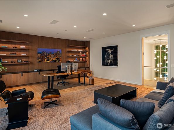 4911 NE Laurelcrest Lane, Seattle WA 98105