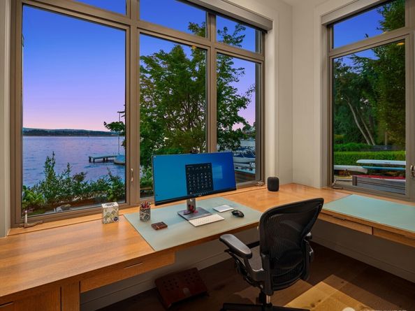 4911 NE Laurelcrest Lane, Seattle WA 98105