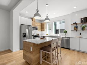 18514 Meridian Avenue N B, Shoreline WA 98133