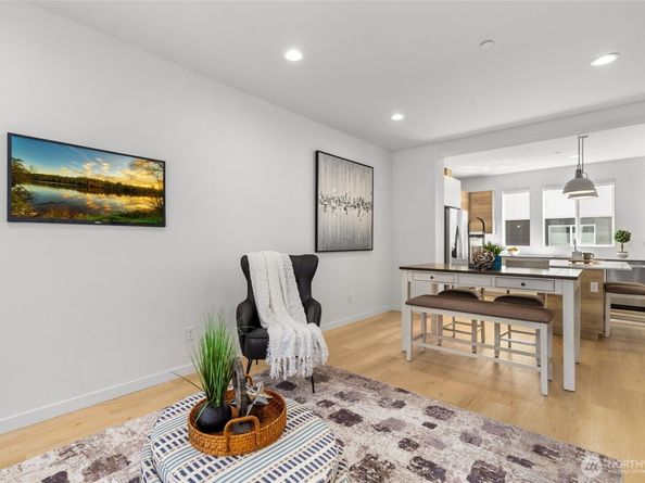 18514 Meridian Avenue N B, Shoreline WA 98133