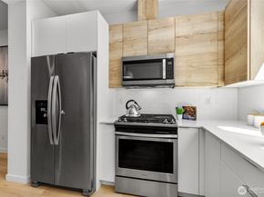 18514 Meridian Avenue N B, Shoreline WA 98133