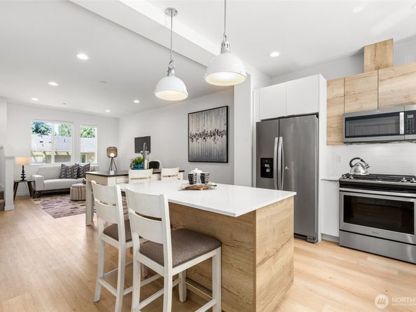 18514 Meridian Avenue N B, Shoreline WA 98133