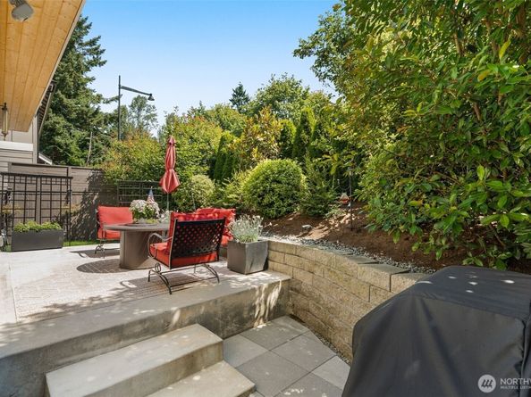 842 Chelan Place NE, Renton WA 98059