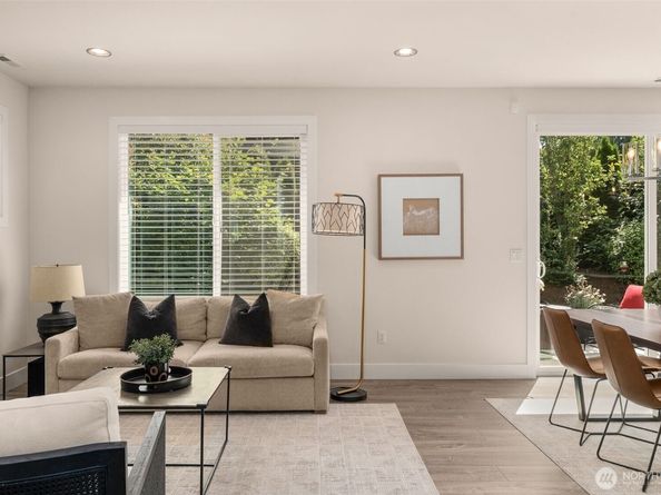 842 Chelan Place NE, Renton WA 98059