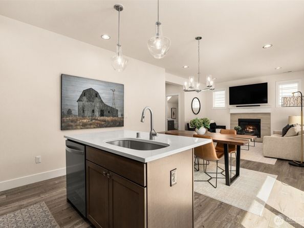 842 Chelan Place NE, Renton WA 98059