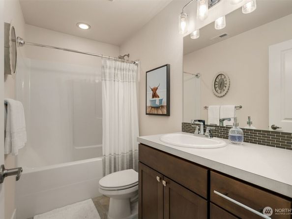 842 Chelan Place NE, Renton WA 98059