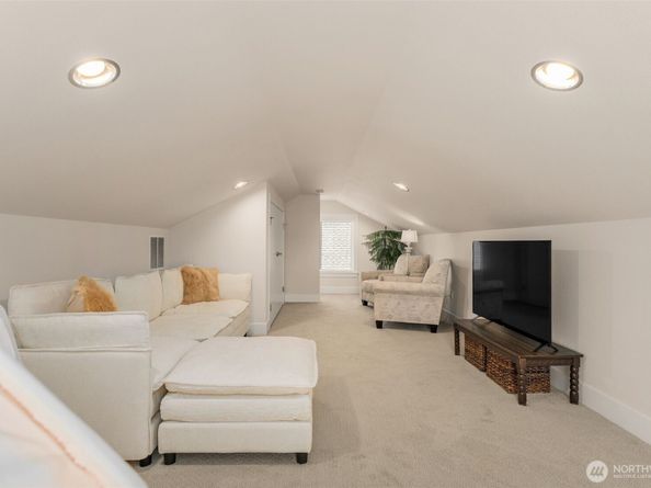 842 Chelan Place NE, Renton WA 98059