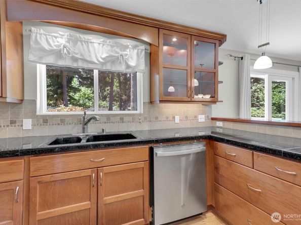 18803 156th Ave NE, Woodinville WA 98072