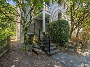 9822 NE 122nd Street U201, Kirkland WA 98034