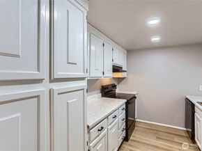 7435 Old Redmond Rd 325, Redmond WA 98052