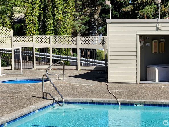 7435 Old Redmond Rd 325, Redmond WA 98052