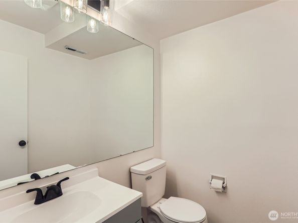 7435 Old Redmond Rd 325, Redmond WA 98052