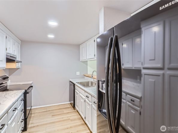 7435 Old Redmond Rd 325, Redmond WA 98052