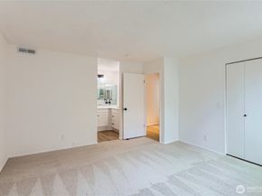 7435 Old Redmond Rd 325, Redmond WA 98052