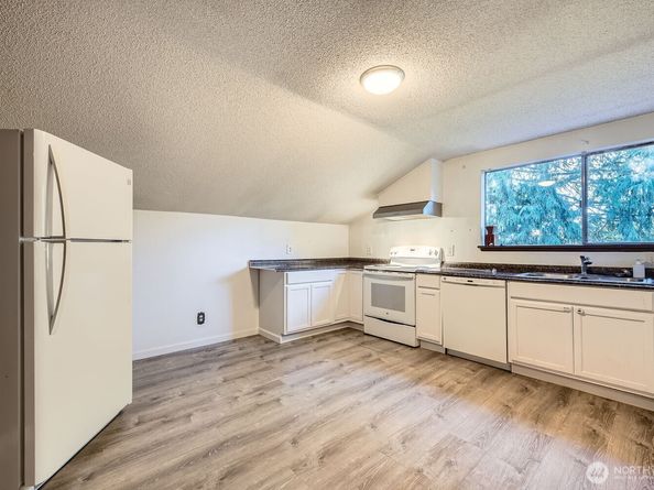 17105 146th Avenue SE, Renton WA 98058