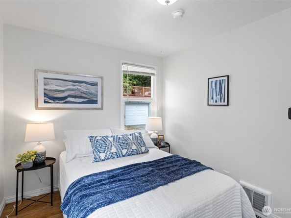 7147 29th Avenue SW, Seattle WA 98126