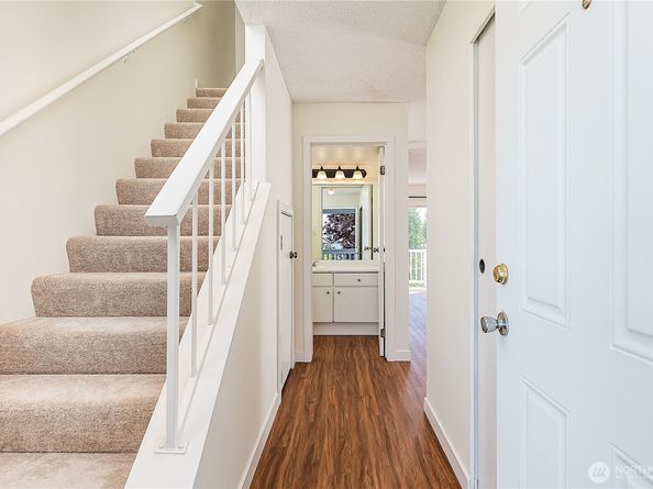 8823 Holly Drive H207, Everett WA 98208