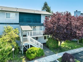 8823 Holly Drive H207, Everett WA 98208