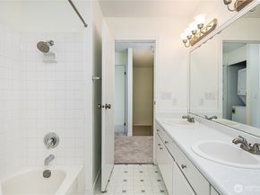 8823 Holly Drive H207, Everett WA 98208