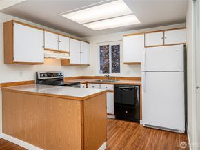 8823 Holly Drive H207, Everett WA 98208