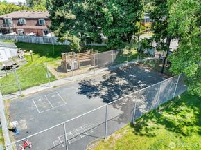 8823 Holly Drive H207, Everett WA 98208