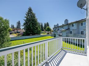 8823 Holly Drive H207, Everett WA 98208