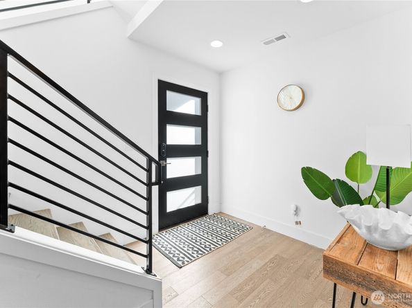312 7th Lane S 33, Kirkland WA 98033