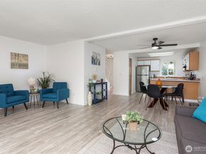 8823 Holly Drive H206, Everett WA 98208