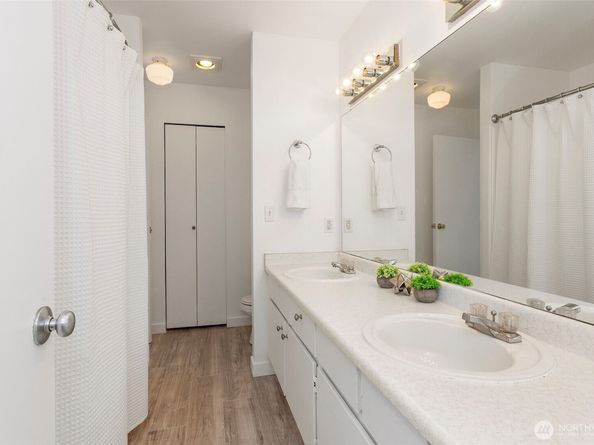 8823 Holly Drive H206, Everett WA 98208
