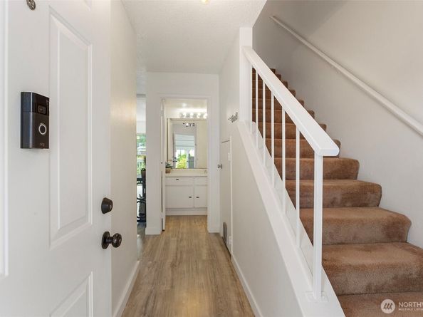 8823 Holly Drive H206, Everett WA 98208