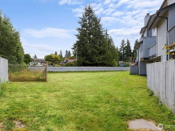 8823 Holly Drive H206, Everett WA 98208