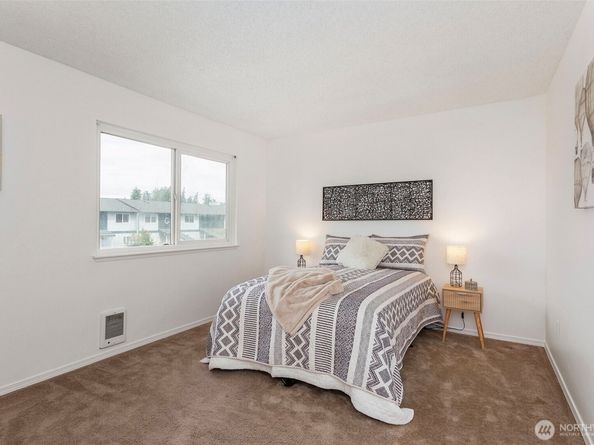 8823 Holly Drive H206, Everett WA 98208