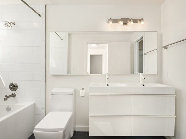 202 W Olympic Place 405, Seattle WA 98119