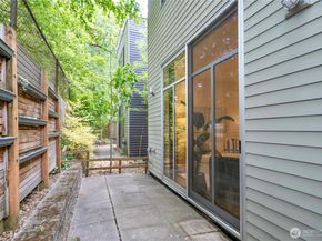 924 NW 52nd St B, Seattle WA 98107