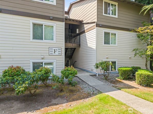 12933 127th Drive NE F205, Kirkland WA 98034