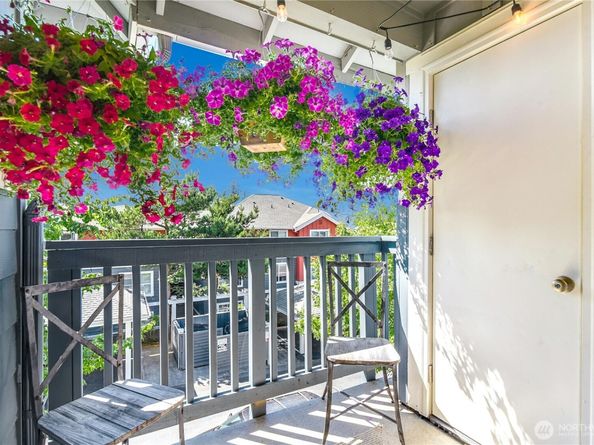 1698 25th Place NE 304, Issaquah WA 98029