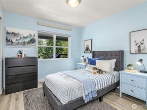 1698 25th Place NE 304, Issaquah WA 98029