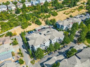 1698 25th Place NE 304, Issaquah WA 98029