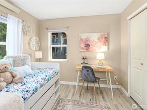 1698 25th Place NE 304, Issaquah WA 98029