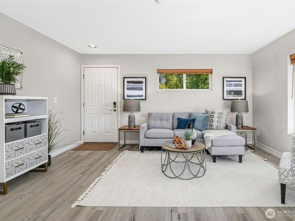 1698 25th Place NE 304, Issaquah WA 98029