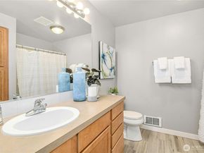 1698 25th Place NE 304, Issaquah WA 98029