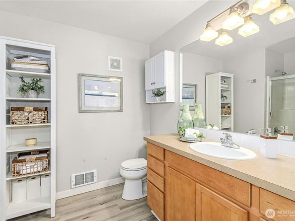 1698 25th Place NE 304, Issaquah WA 98029