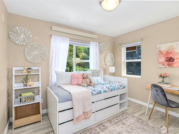 1698 25th Place NE 304, Issaquah WA 98029