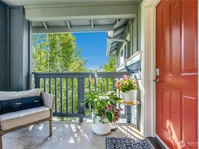 1698 25th Place NE 304, Issaquah WA 98029