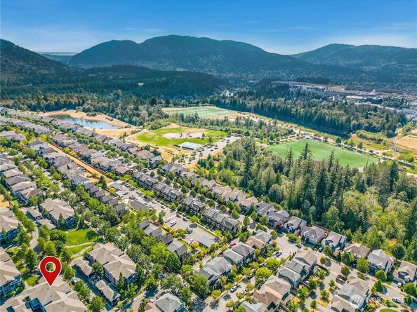 1698 25th Place NE 304, Issaquah WA 98029
