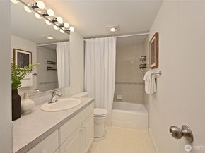 4309 34th Avenue W 101, Seattle WA 98199